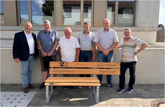 Gruppenfoto mit den Vorsitzenden der örlichen Parteien und dem Bürgermeister Christoph Giesel