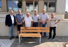 Gruppenfoto mit den Vorsitzenden der örlichen Parteien und dem Bürgermeister Christoph Giesel