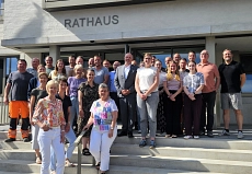 Das Team aus dem Rathaus mit der neuen Kollegin